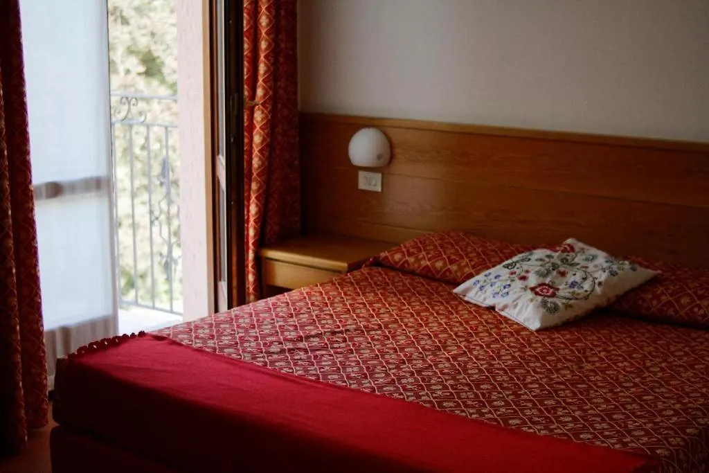 Ultra Hotel - Alpino Restaurant Cuasso Al Monte